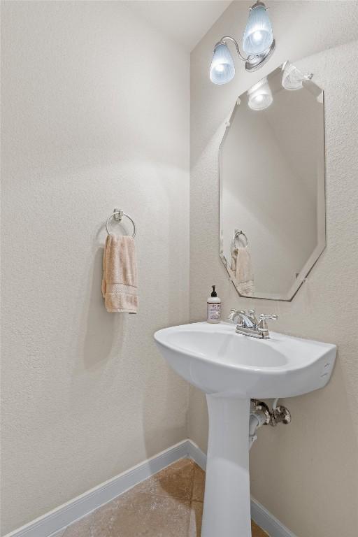 11404 Terrace Meadow Way, Manor, TX 78653 - bathroom with baseboards and a sink