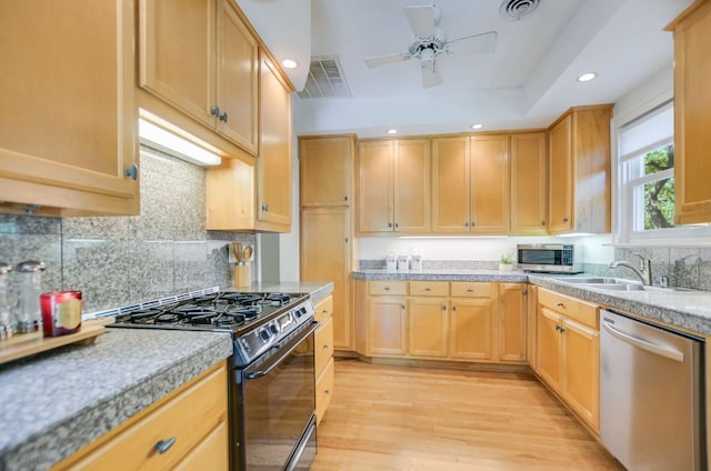 2702 Bonnie Rd, Austin, TX 78703 - kitchen featuring appliances with stainless steel finishes, light wood-type flooring, a ceiling fan, light countertops, and recessed lighting