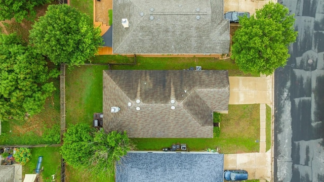 9204 Brents Elm Dr, Austin, TX 78744 - aerial view of property and surrounding area
