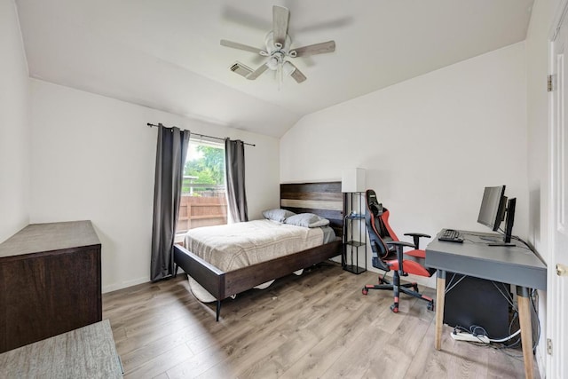 500 Olympic Dr, Pflugerville, TX 78660 - bedroom featuring lofted ceiling, light wood-style flooring, a desk, and ceiling fan