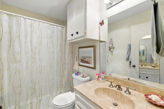 2500 Dana Cv, Austin, TX 78746 - full bathroom featuring vanity and curtained shower