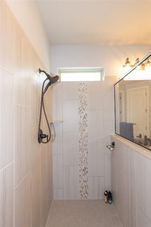1328 Siena Sunset Rd, Leander, TX 78641 - full bath featuring a tile shower