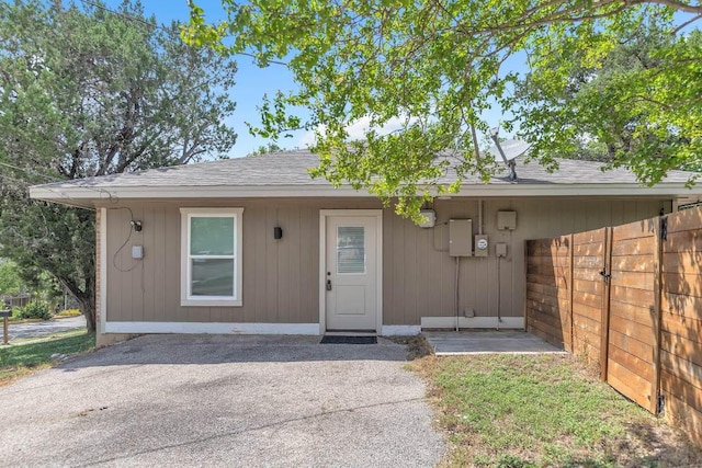 1102 Girard St, San Marcos, TX 78666 - entrance to property with roof with shingles