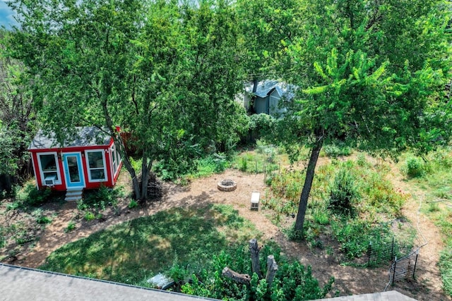 3811 Byron Dr, Austin, TX 78704 - view of yard featuring an outbuilding