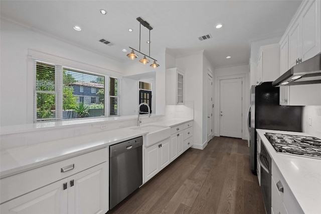 1403 W 12th St Unit B, Austin, TX 78703 - kitchen featuring appliances with stainless steel finishes, white cabinets, light countertops, dark wood finished floors, and recessed lighting