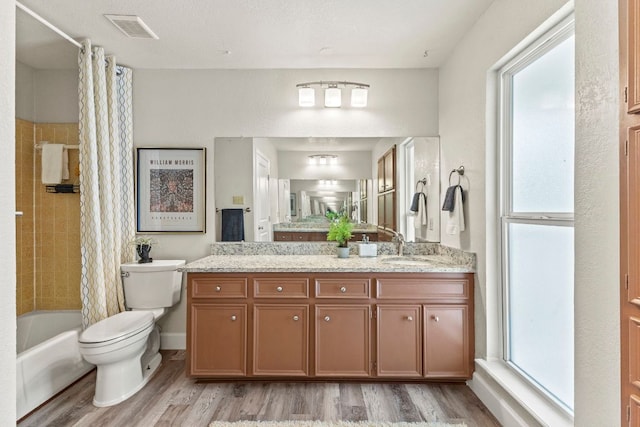4003 Park Dr, Round Rock, TX 78681 - full bath featuring wood finished floors, vanity, and shower / bath combination with curtain