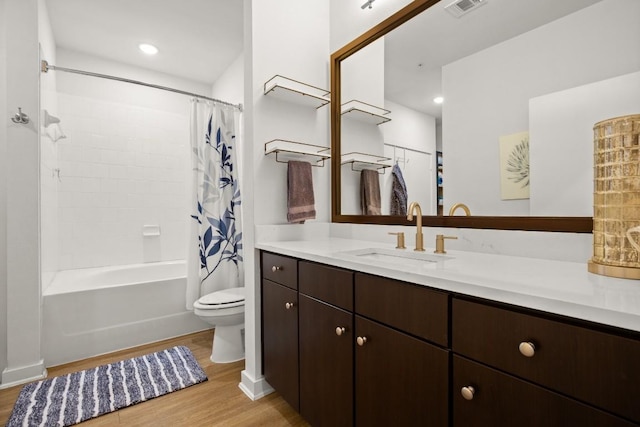 1900 Barton Springs Rd Unit 3038, Austin, TX 78704 - full bathroom featuring wood finished floors, vanity, and shower / bath combo with shower curtain