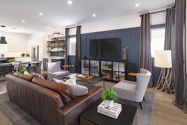 1303 Deloney St, Austin, TX 78721 - living area featuring light wood-style flooring and recessed lighting