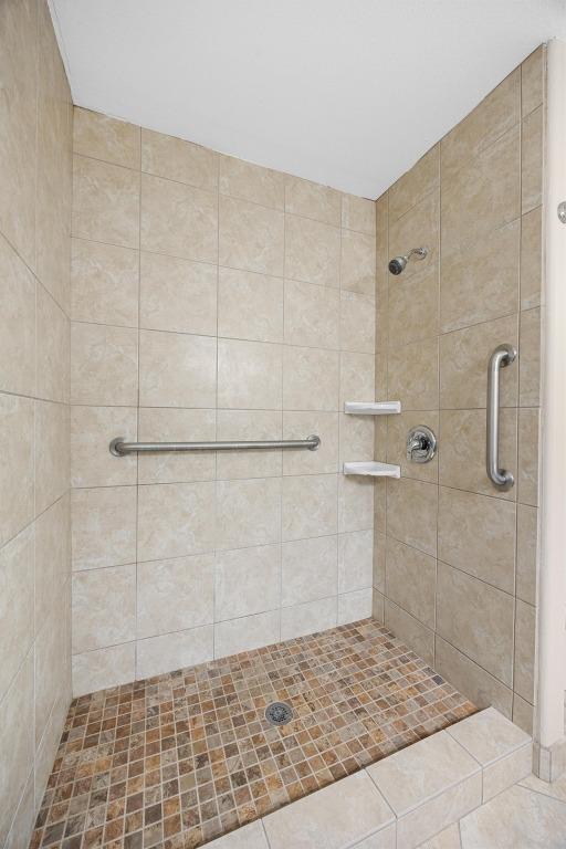 5705 Thunderbird St, Lago Vista, TX 78645 - photo 22