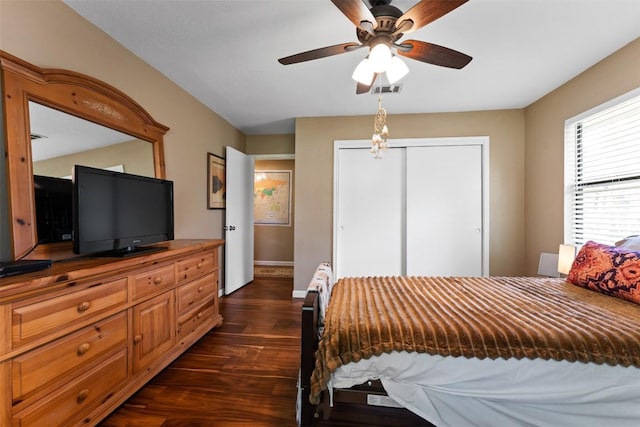 21013 Ridgeview Loop, Lago Vista, TX 78645 - bedroom featuring dark wood-type flooring, a closet, and a ceiling fan