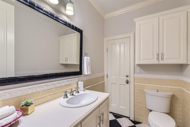 7503 Stonecliff Cir, Austin, TX 78731 - half bathroom with tile walls, a wainscoted wall, vanity, and crown molding
