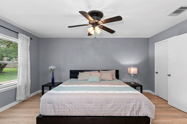 907 Great Oaks Cv, Round Rock, TX 78681 - bedroom with light wood-style floors and a ceiling fan