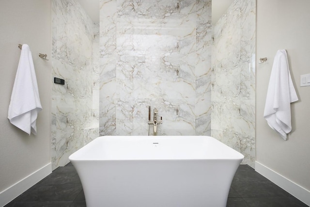 439 Junker Hl, Fredericksburg, TX 78624 - full bath featuring a soaking tub and baseboards