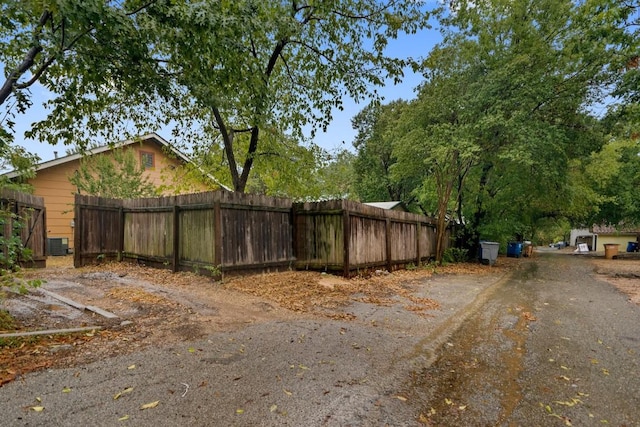 2834 Pearl St, Austin, TX 78705 - view of asphalt road