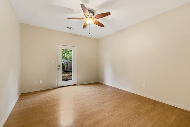 2834 Pearl St, Austin, TX 78705 - unfurnished room featuring a ceiling fan and light wood-style floors