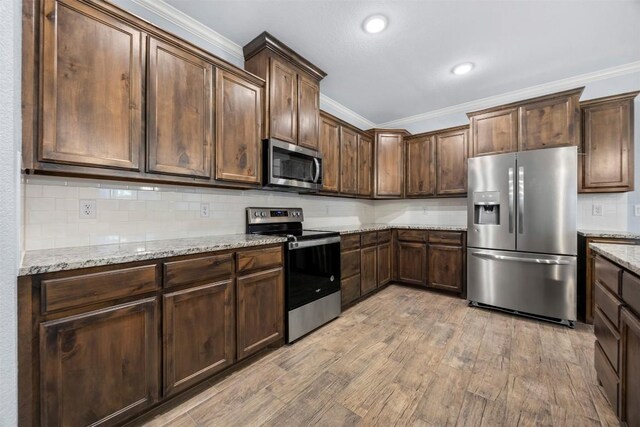 2660 Cowgirl Trl, Belton, TX 76513 - kitchen with stainless steel appliances, ornamental molding, light wood-style floors, backsplash, and recessed lighting