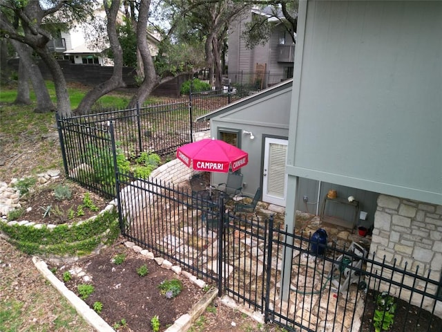 6033 Mount Bonnell Cv, Austin, TX 78731 - view of yard
