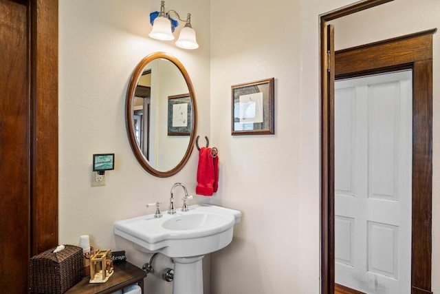 306 S Market St, Flatonia, TX 78941 - view of bathroom