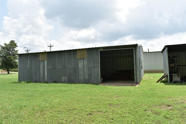 291 Reids Bnd, Bastrop, TX 78602 - view of pole building featuring a yard