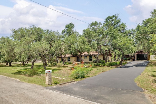 8604 Granada Hills Dr, Austin, TX 78737 - view of front of home featuring a front lawn