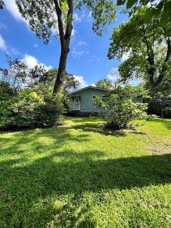 1511 Romeria Dr, Austin, TX 78757 - view of grassy yard