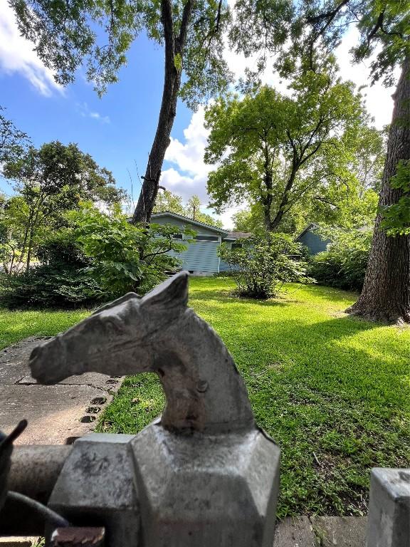 1511 Romeria Dr, Austin, TX 78757 - view of grassy yard