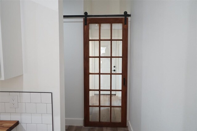 545 W Vaughan St, Bertram, TX 78605 - detailed view of a barn door and baseboards