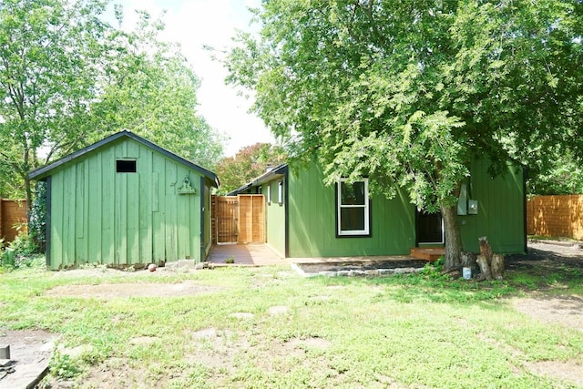 545 W Vaughan St, Bertram, TX 78605 - rear view of property featuring a gate