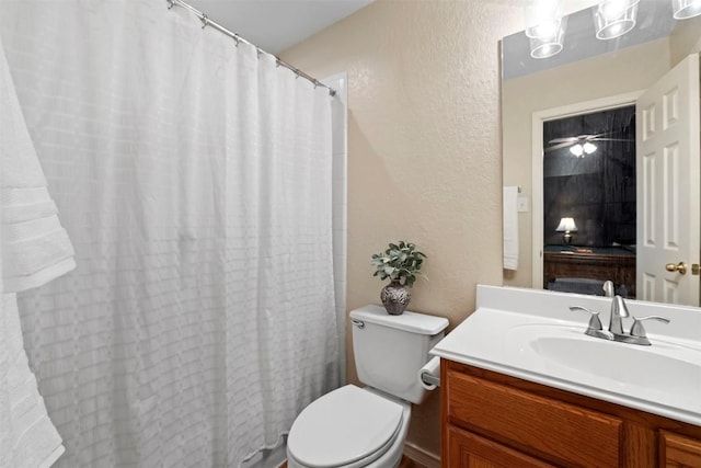 9920 Michelle Hl, Garden Ridge, TX 78266 - full bath featuring a textured wall, vanity, and curtained shower