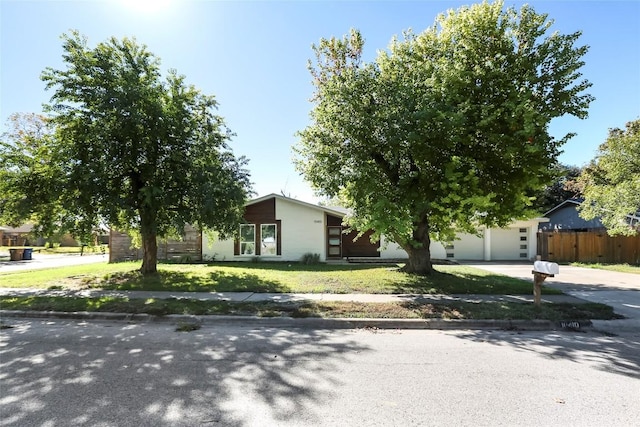 10410 Quail Ridge Dr, Austin, TX 78758 - view of front of house with driveway and a garage