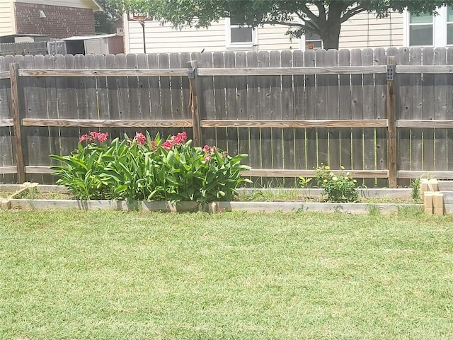 1013 Henderson Dr, Leander, TX 78641 - view of yard
