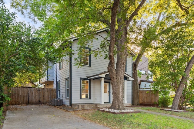 611 W Johanna St, Austin, TX 78704 - view of front of home