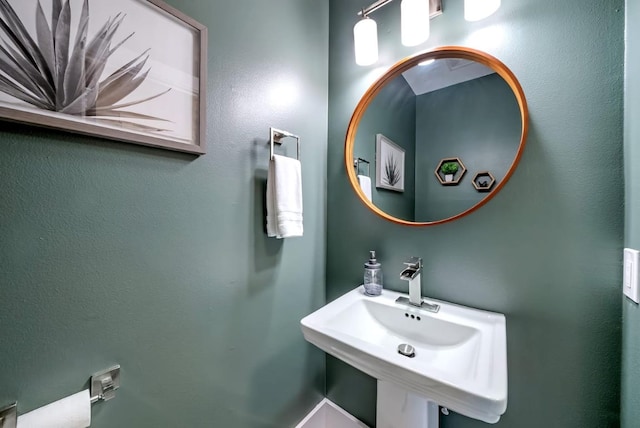 611 W Johanna St, Austin, TX 78704 - bathroom with a sink
