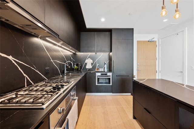 44 E Ave Unit 1404, Austin, TX 78701 - kitchen with modern cabinets, stainless steel appliances, dark countertops, tasteful backsplash, and recessed lighting