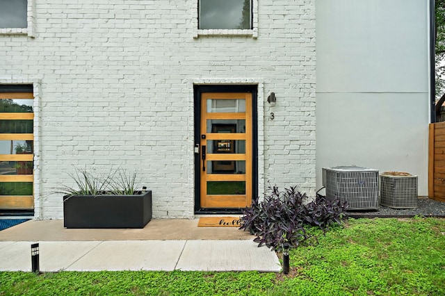 1206 Hollow Creek Dr Unit 3, Austin, TX 78704 - property entrance with brick siding