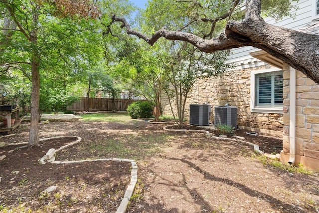 908 Golden Palomino Ct, Austin, TX 78732 - view of yard