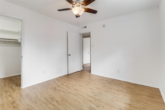 2401 Manor Rd Unit 210, Austin, TX 78722 - unfurnished bedroom featuring light wood-style floors, a spacious closet, a closet, and ceiling fan