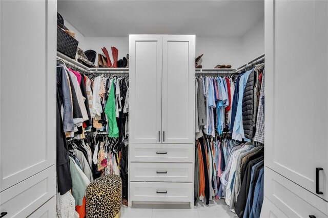 203 Sailors Run, Lakeway, TX 78734 - walk in closet featuring light tile patterned floors