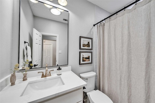 203 Sailors Run, Lakeway, TX 78734 - bathroom with vanity and curtained shower