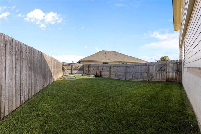 212 Plata Ln, Jarrell, TX 76537 - view of fenced backyard
