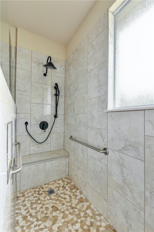 903 Fork Ridge Path, Round Rock, TX 78665 - bathroom featuring a tile shower