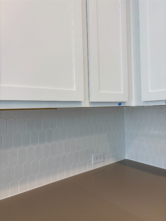 123 Elm Branch Trl, Taylor, TX 76574 - detailed view of white cabinets and tasteful backsplash