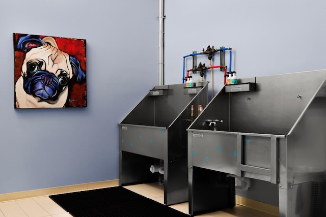 200 Congress Ave Unit 33Bb, Austin, TX 78701 - misc room with pet washing station and baseboards