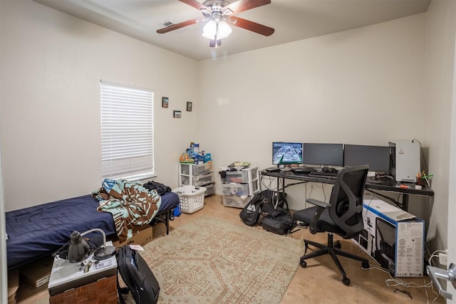 910 W 25th St Unit 403, Austin, TX 78705 - office area featuring ceiling fan