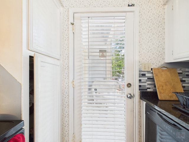 3111 Tom Green St Unit 208, Austin, TX 78705 - doorway featuring wallpapered walls