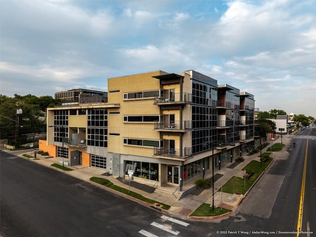 601 Brushy St Unit 106, Austin, TX 78702 - view of apartment building / complex