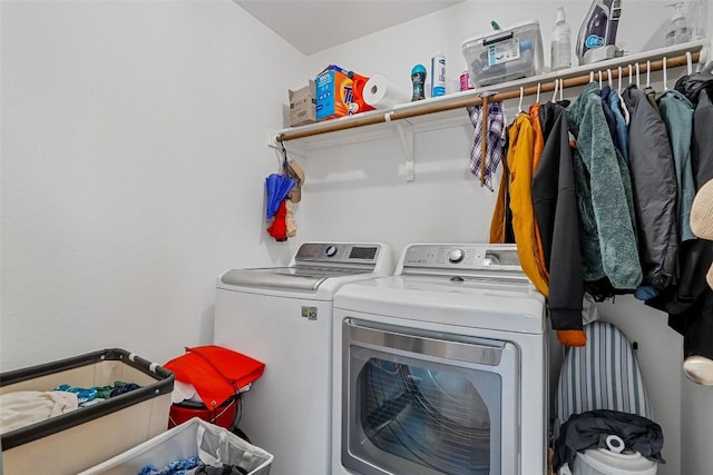 2817 Barefoot Ln, Round Rock, TX 78665 - laundry room featuring separate washer and dryer