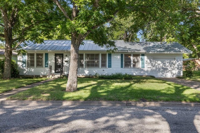 628 S Madison St, La Grange, TX 78945 - photo 2