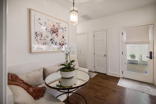 2908 Glenview Ave, Austin, TX 78703 - sitting room featuring wood finished floors and baseboards