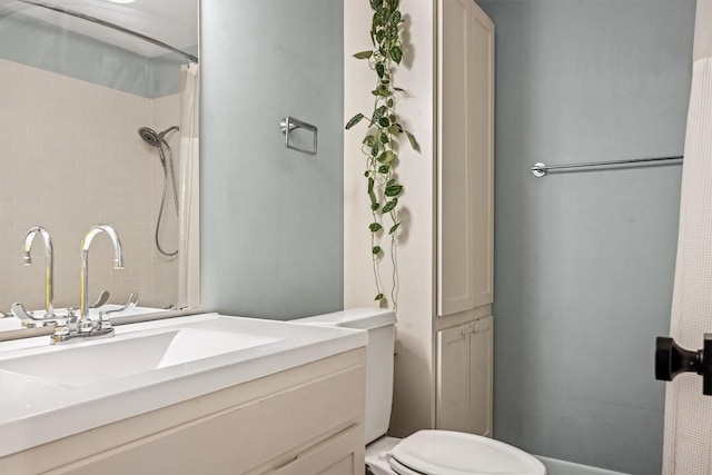 5201 Harvest Cir, Austin, TX 78745 - full bathroom featuring vanity and curtained shower